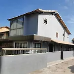 Casa Azul Na Praia Do Verao Vermelho